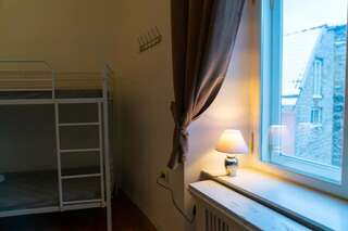 Хостелы Imaginary Hostel Таллин Спальное место на двухъярусной кровати в общем номере для женщин-4
