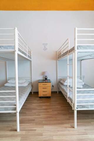 Хостелы Imaginary Hostel Таллин Спальное место в общем номере для мужчин и женщин с 12 кроватями-3