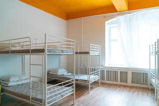Хостелы Imaginary Hostel Таллин Спальное место в общем номере для мужчин и женщин с 12 кроватями-4
