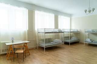 Хостелы Imaginary Hostel Таллин Спальное место в общем номере для мужчин и женщин с 12 кроватями-9