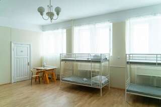 Хостелы Imaginary Hostel Таллин Спальное место в общем номере для мужчин и женщин с 12 кроватями-10