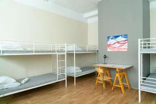 Хостелы Imaginary Hostel Таллин Спальное место в общем номере для мужчин и женщин с 12 кроватями-11